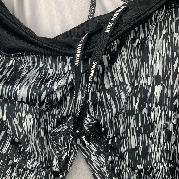 Nike Dri-FIT Pants Womens XL Black White Running Capri Pocket Athleisure - Picture 14 of 14